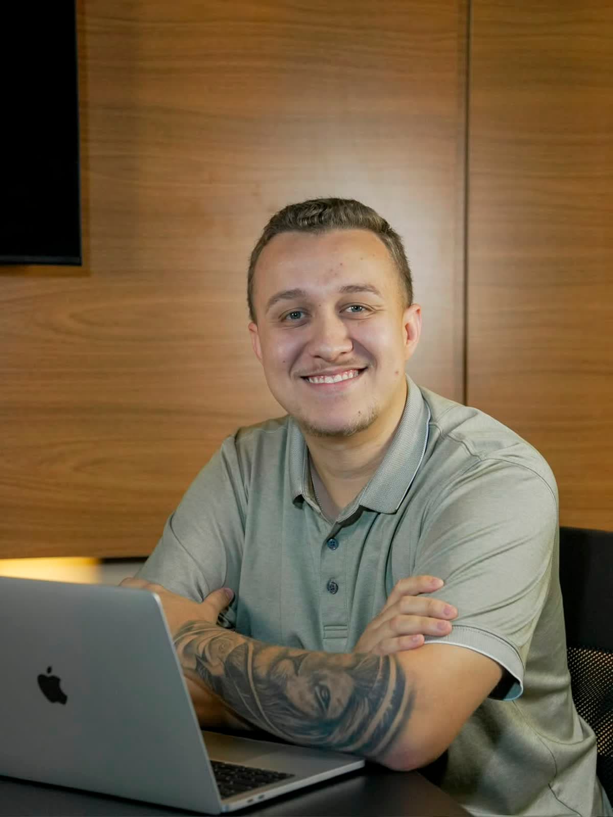 Retrato de Hugo, responsável comercial da Emet Tech